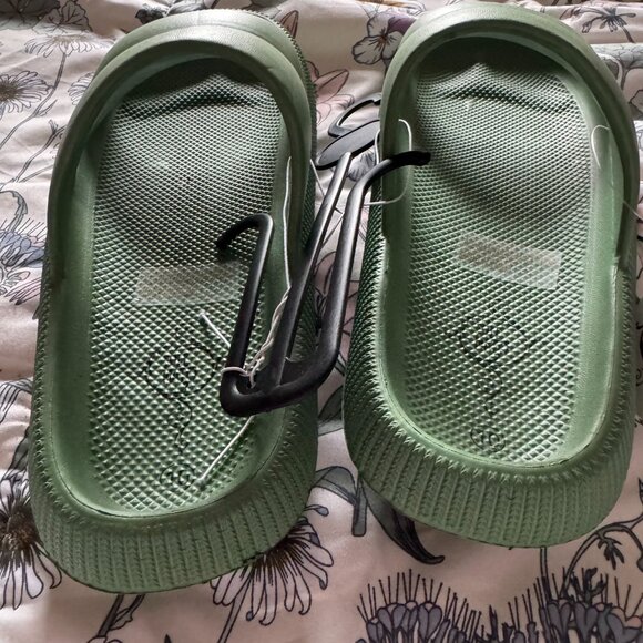 Sole Mates sandals NWT. green - Picture 7 of 8